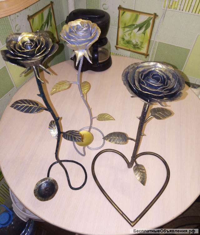 Кованые розы с подсвечником и без