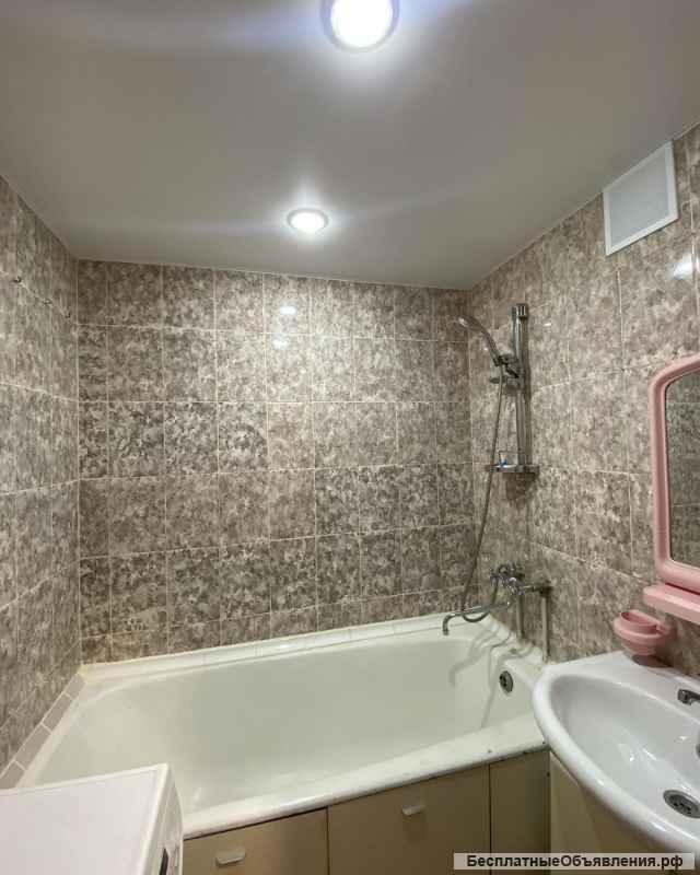 3х комн. квартира на ул. Безыменского 7.в хорошем сост. Свободна. Середина.