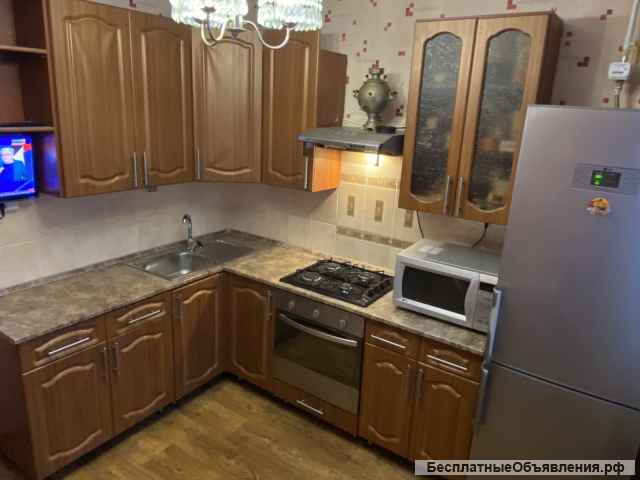 3х комн. квартира на ул. Безыменского 7.в хорошем сост. Свободна. Середина.