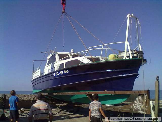 12-местный катер