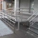 Перила из нержавейки и стеклянные перилы