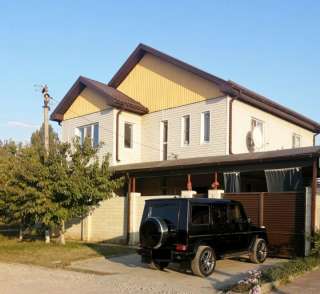 2эт. кирп. дом. 174кв.м, Уч.- 5сот. Центр п. Яблоновский. С ремонтом и мебелью. Хозяин