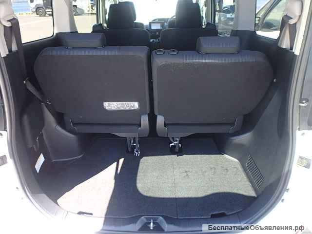 Toyota Voxy ZWR80G 2017 г