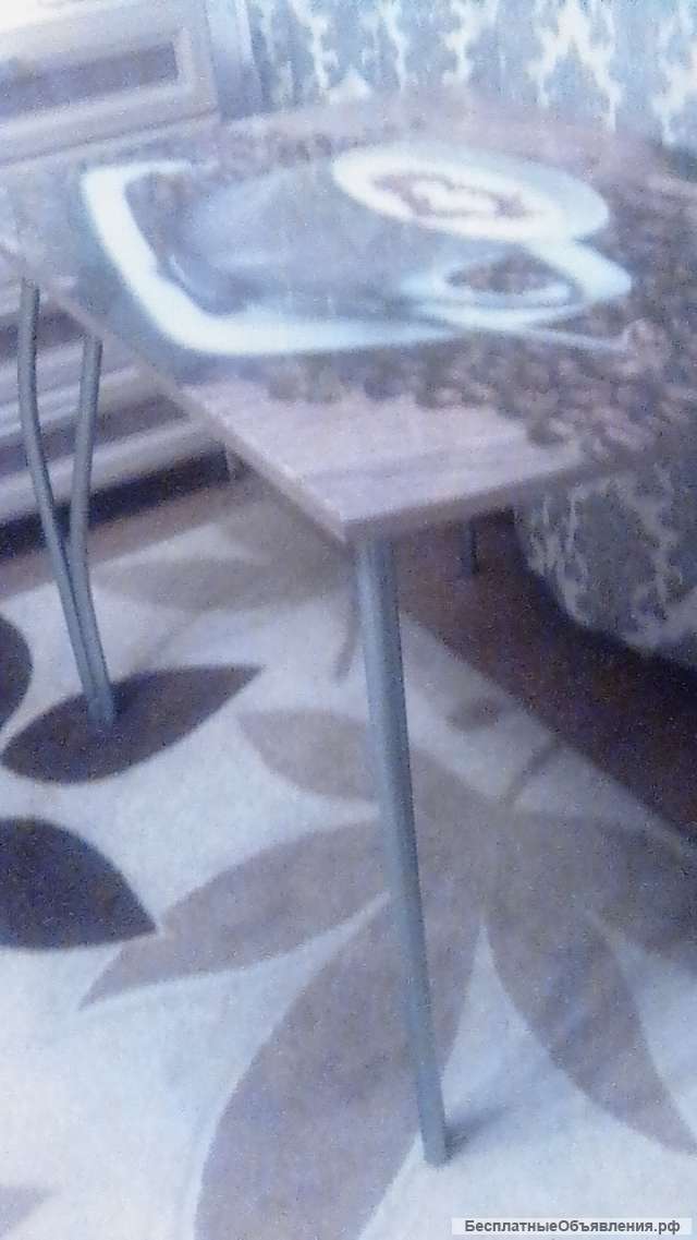 Стол обеденный