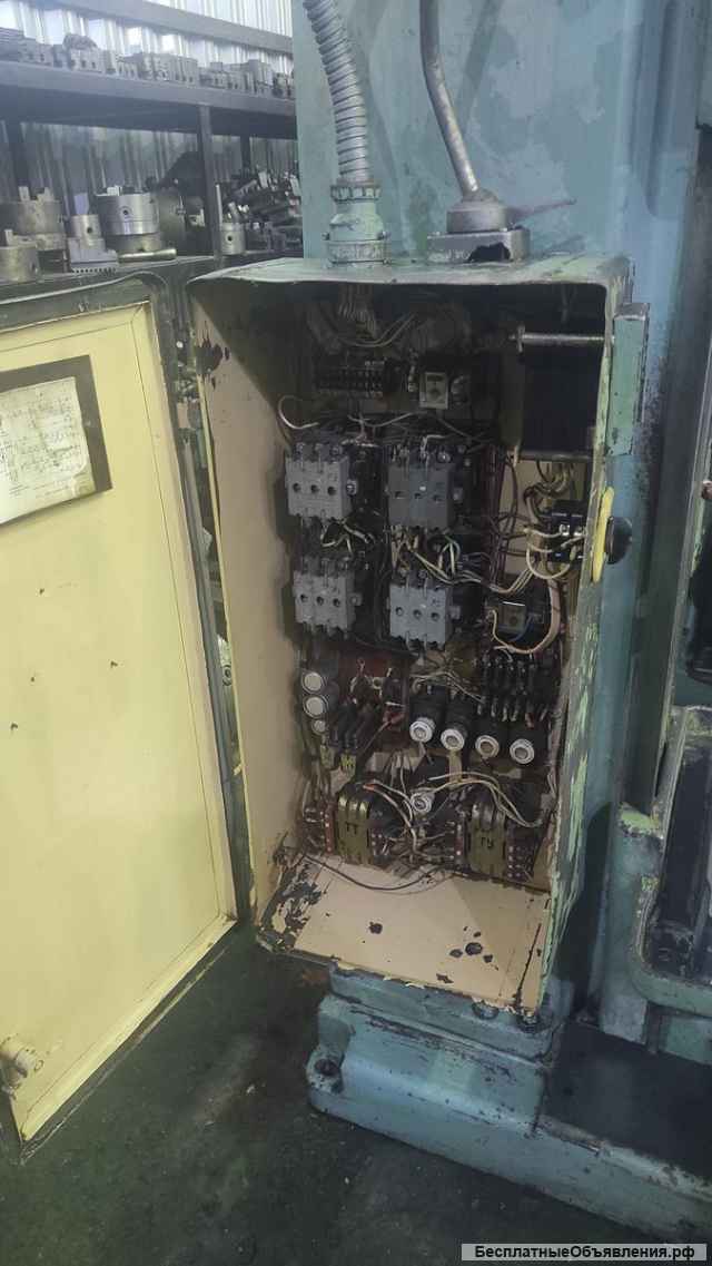 Вертикальный сверлильный станок 2н135