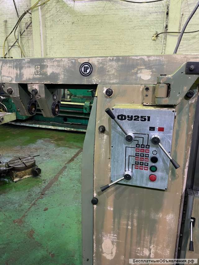 Широкоуниверсальный фрезерный станок фу251