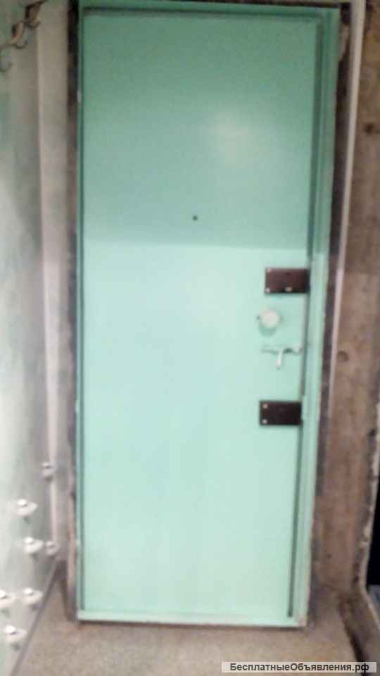 Входная металлическая дверь б/у