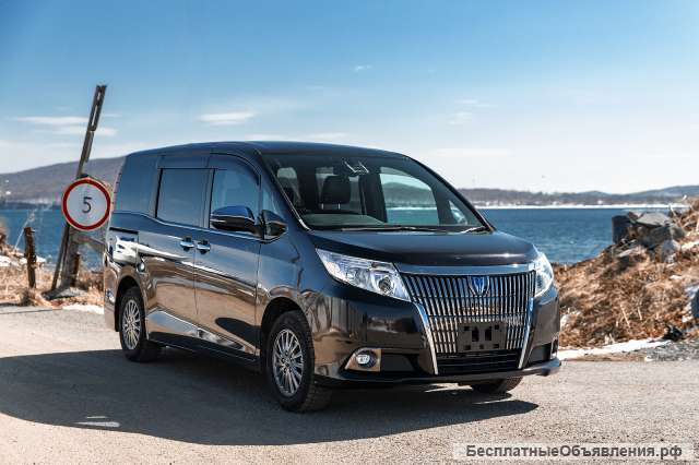 Toyota Esquire ZWR80 2015г