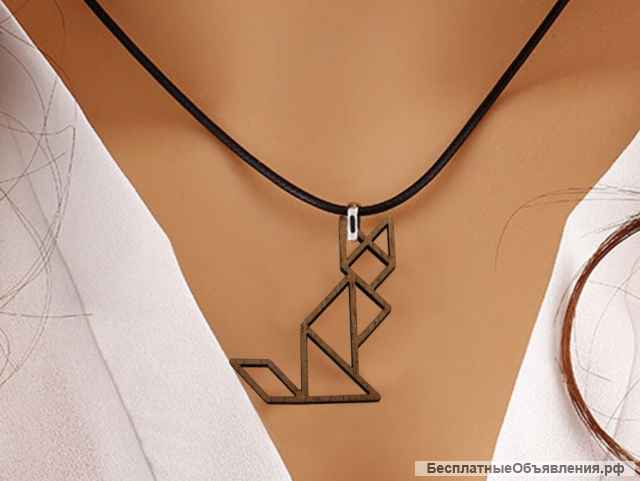 Кулон-подвеска из Красного Дерева "Солнечная Кошка"