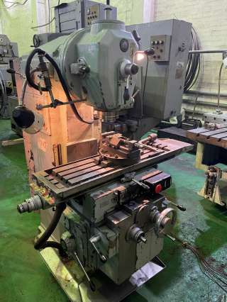 Вертикальный фрезерный станок 6р10