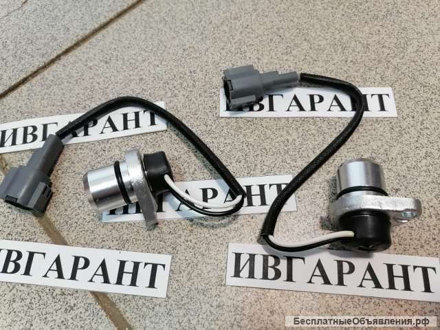 4265372 Датчик оборотов 4265372
