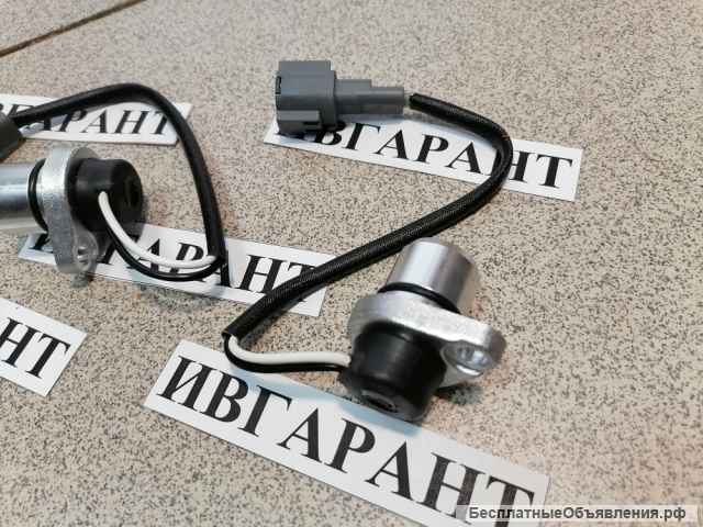 4265372 Датчик оборотов 4265372