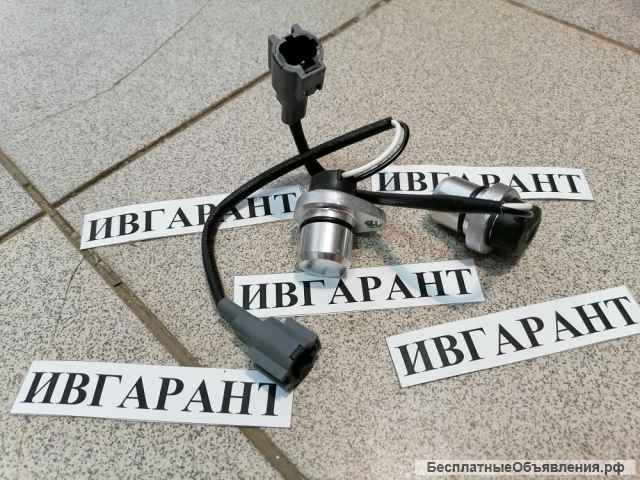 4265372 Датчик оборотов 4265372
