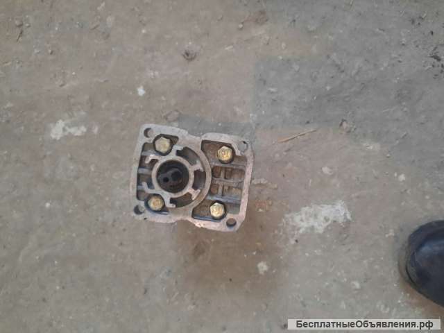 Насос НШ 10У-3Л (4-х шлицевой) левый, НШ-10/4-Л