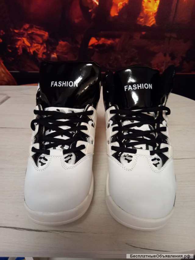 Кроссовки женские утепленые