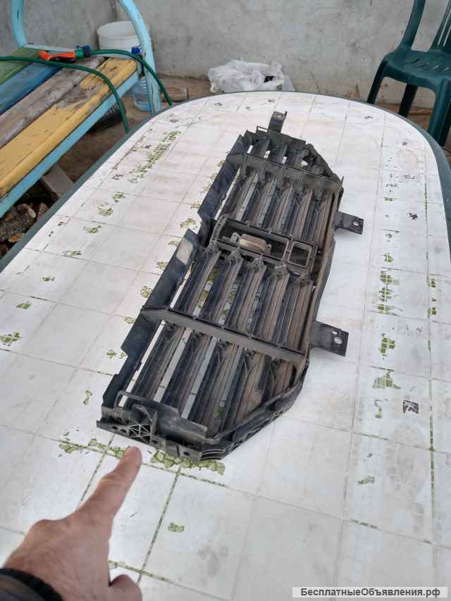 Воздуховод радиатора (Жалюзи) для Порше Кайен. Porsche Cayenne 958.