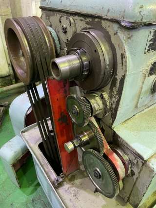 Токарный винторезный станок 1к62. РМЦ 1000 мм