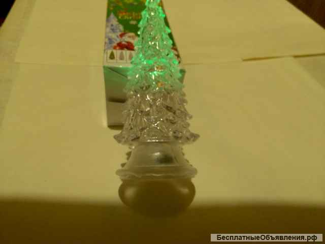 Ёлка 15 см с разноцветной подсветкой пластик новая