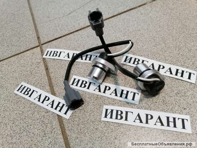4265372 Датчик оборотов 4265372