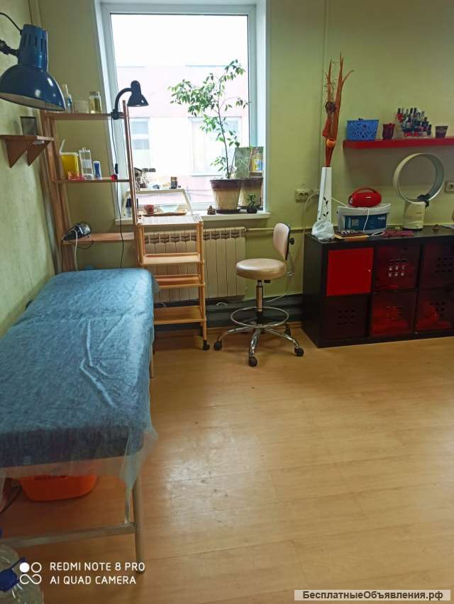 Рабочее место мастера наращивания ресниц