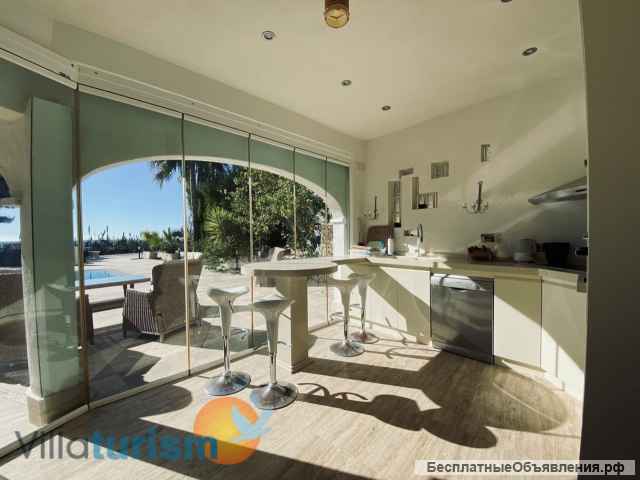 Роскошная вилла на берегу моря