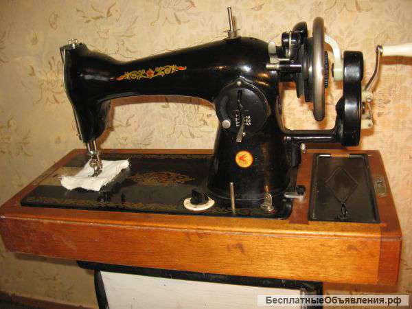 Швейная машинка ПМЗ вместе с футляром