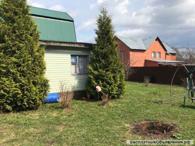 Дом в жилой деревне у водохранилища. Пмж. Рядом лес