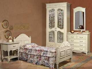 Кровати двуспальные и односпальные. Балдахин. Тумба прикроватная. Зеркало