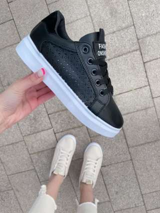 Кроссовки женские