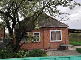 Дом ст. Динская, ул. Пластуновская, 70/ 30/ 10 кирпич-саман.