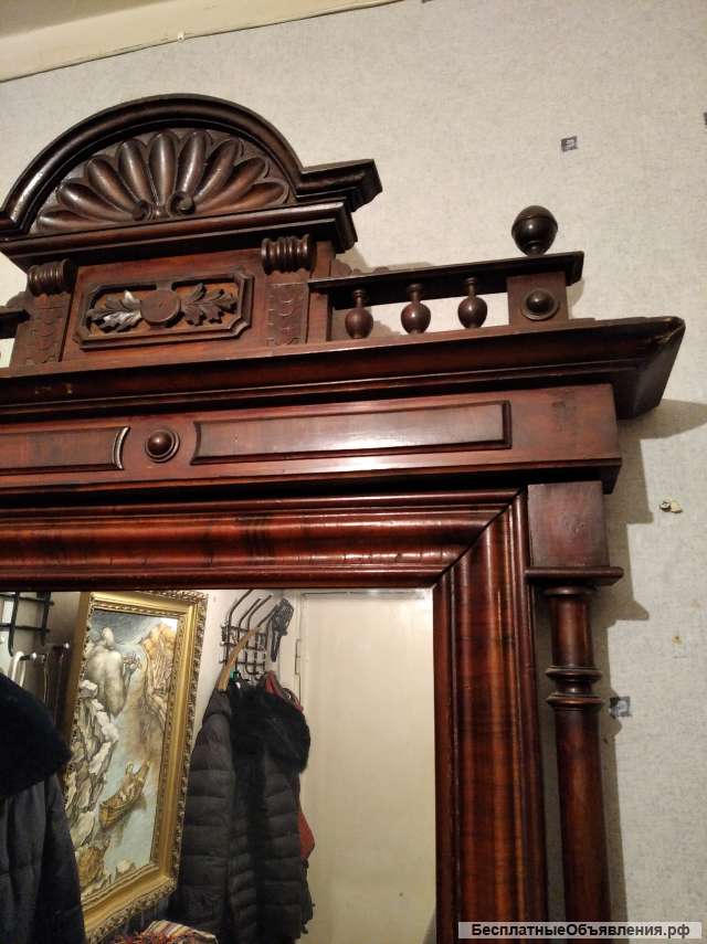 Старинное большое зеркало