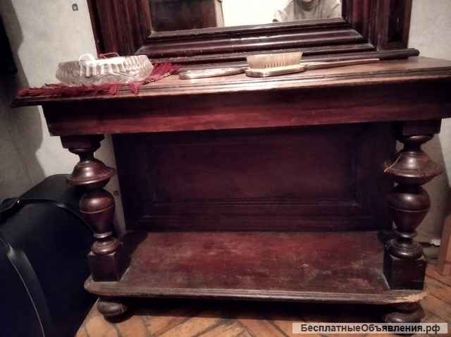 Старинное большое зеркало