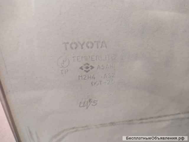 Lexus RX 300 Стекло заднее правое 68113-48040