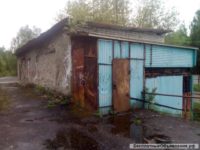 Нежилое здание на земельном участке