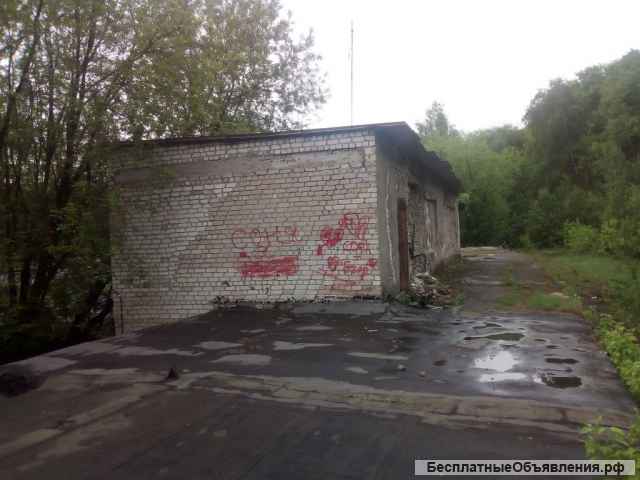 Нежилое здание на земельном участке