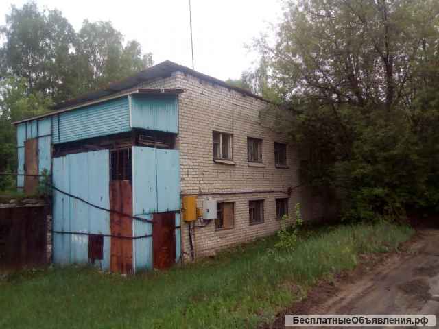 Нежилое здание на земельном участке