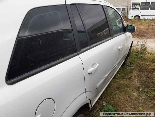 Автомобиль Opel Zafira, 1.8 л, 2013 г.