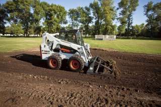 Аренда мини-погрузчика Бобкет для благоустройства территории в Москве и МО