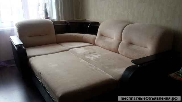 Угловой диван с баром