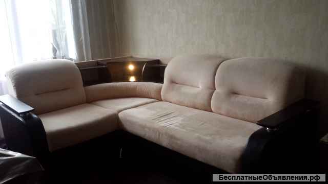 Угловой диван с баром