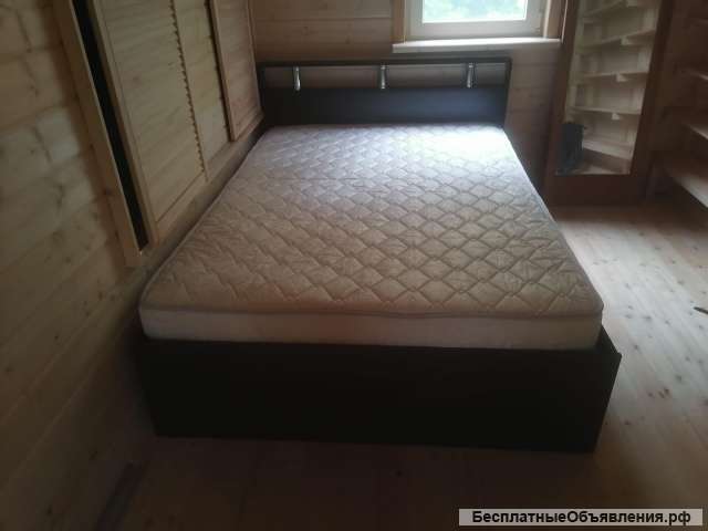 Кровать с матрасом новая