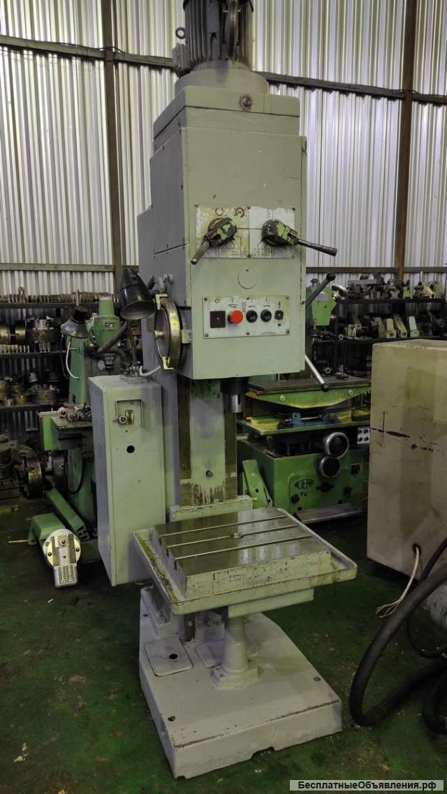 Вертикальный сверлильный станок 2н135-2