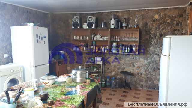 Добротный, кирпичный, большой дом на земельном участке в курортном пос.Сенной