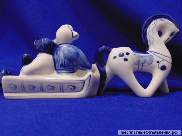 Фарфоровая Статуэтка ГЖЕЛЬ СЕМЬЯ НА САНЯХ Ручная Роспись СССР 1970-е