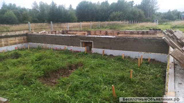 Участок с гараже и фундаментом