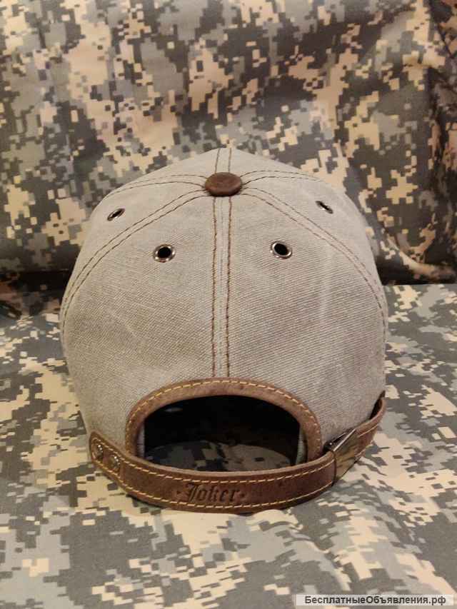 Бейсболка с кожаным козырьком