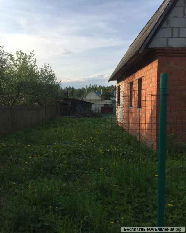 Кирпичный дом на 5, 7 сотках. Рядом лес. Недалеко река, ж/д станция