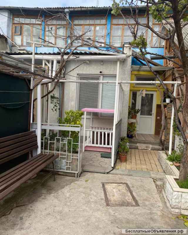 3 комнатная квартира (часть домовладения) в Крыму, г. Евпатория, район Старого города