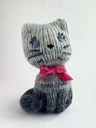 Игрушка вязаная ручной работы Котик