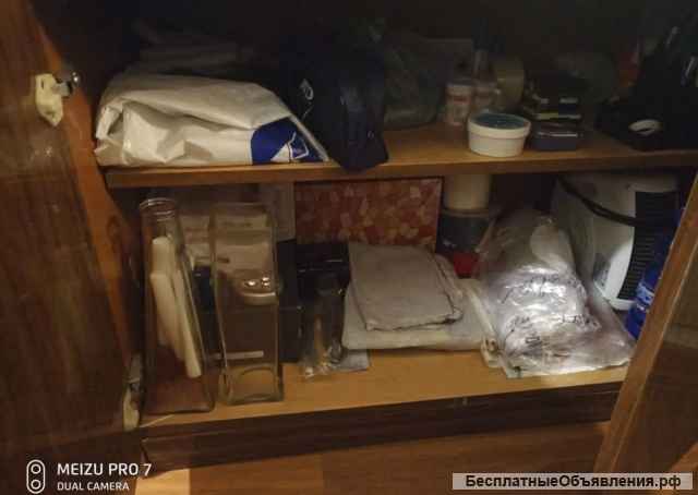 Трюмо-шкаф с зеркалом